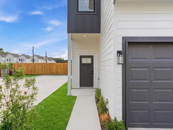 866 Rachel Street #E, Houston, TX 77091
