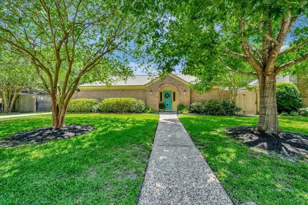 15518 Pleasant Valley RD, Houston, TX 77062