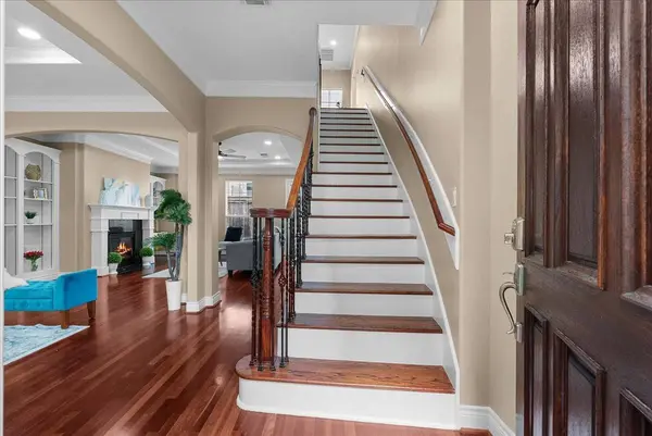 5624 Dolores St, Houston, TX 77057
