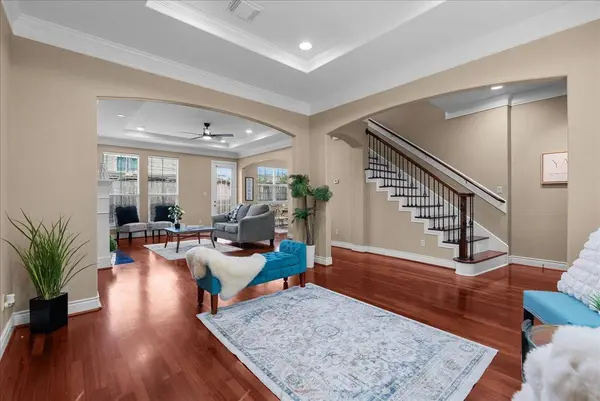 5624 Dolores St, Houston, TX 77057