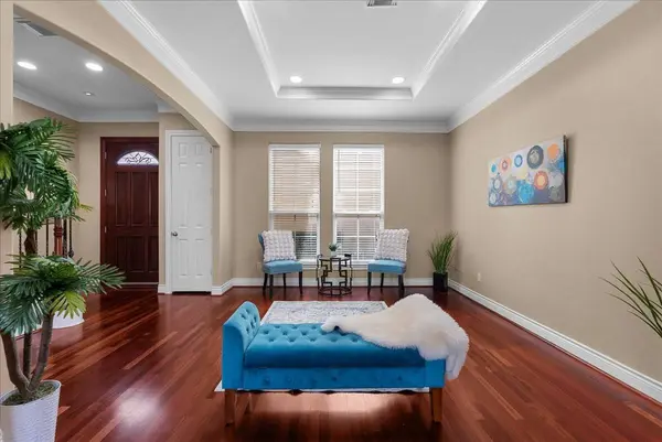 5624 Dolores St, Houston, TX 77057