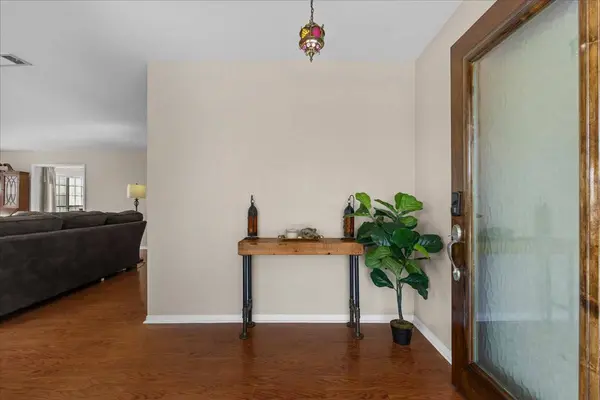 518 Seagrove ST, La Porte, TX 77571