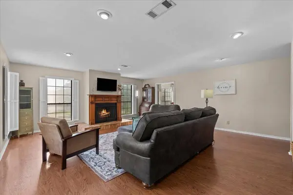 518 Seagrove ST, La Porte, TX 77571