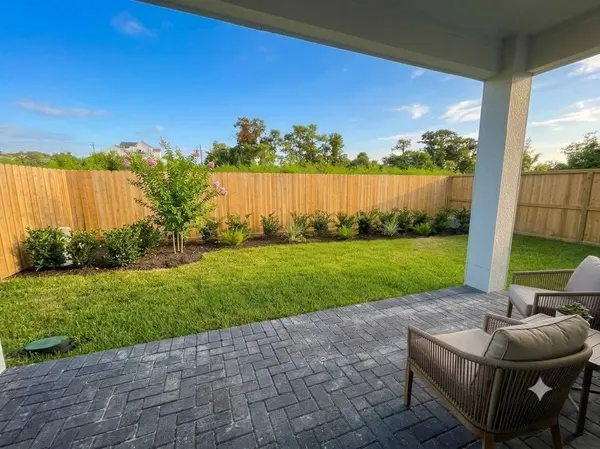 5916 Cottage Grove Lake DR, Houston, TX 77007