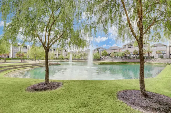 5916 Cottage Grove Lake DR, Houston, TX 77007