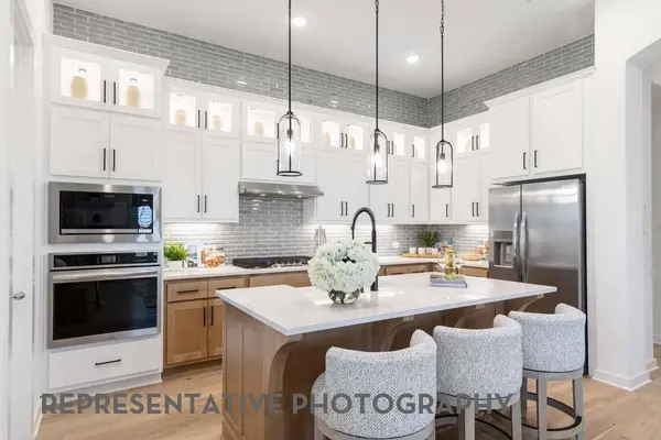 2730 Pathway Crest LN, Webster, TX 77598