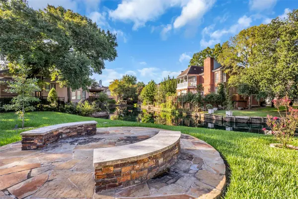 12833 Kingsbridge LN, Houston, TX 77077