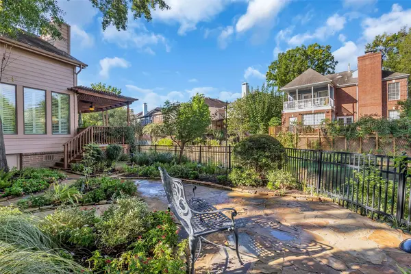 12833 Kingsbridge LN, Houston, TX 77077