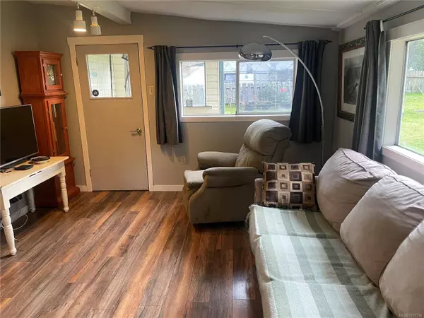 247 Huson Rd, Qualicum Beach, BC V9K 2A2