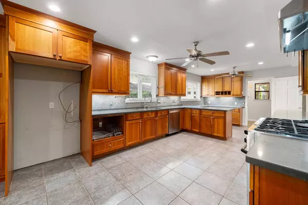 7806 Hornwood DR, Houston, TX 77036