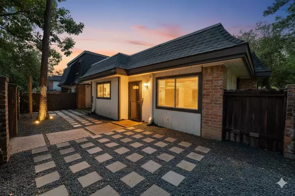 12050 Mighty Oak DR #A, Houston, TX 77066