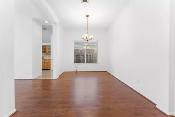 8319 Malin CT, Houston, TX 77083