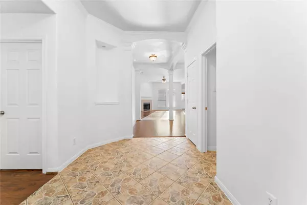 8319 Malin CT, Houston, TX 77083