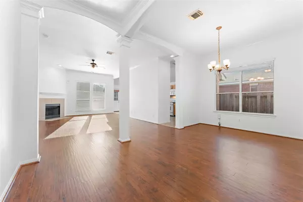 8319 Malin CT, Houston, TX 77083