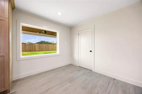 1041 Gardendale DR, Houston, TX 77018