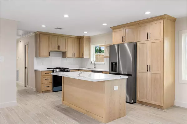 1041 Gardendale DR, Houston, TX 77018