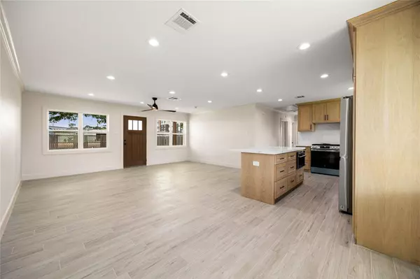 1041 Gardendale DR, Houston, TX 77018