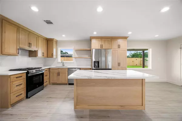 1041 Gardendale DR, Houston, TX 77018