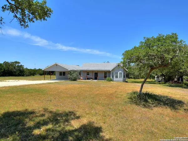 725 Lonesome Loop, Blanco, TX 78606