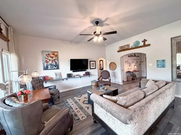 101 E ELI CHANDLER, Blanco, TX 78606