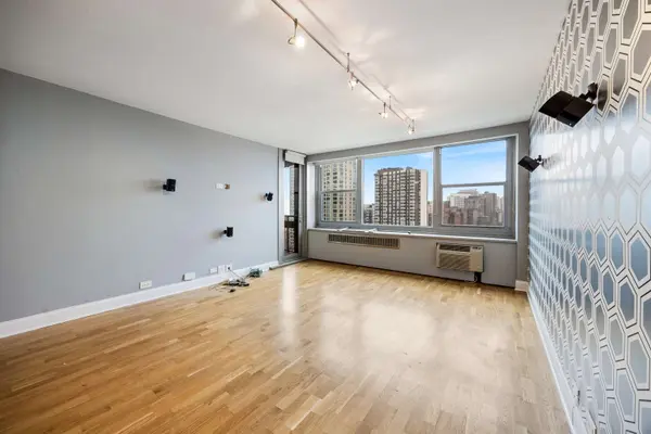 555 W Cornelia AVE #1904, Chicago, IL 60657