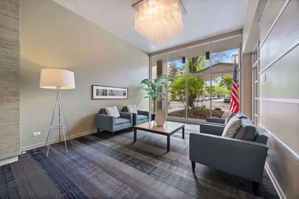 555 W Cornelia AVE #1904, Chicago, IL 60657