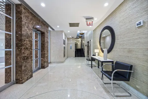 555 W Cornelia AVE #1904, Chicago, IL 60657