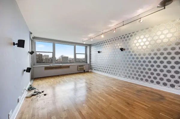 555 W Cornelia AVE #1904, Chicago, IL 60657