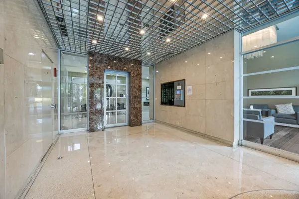 555 W Cornelia AVE #1904, Chicago, IL 60657