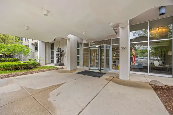 555 W Cornelia AVE #1904, Chicago, IL 60657