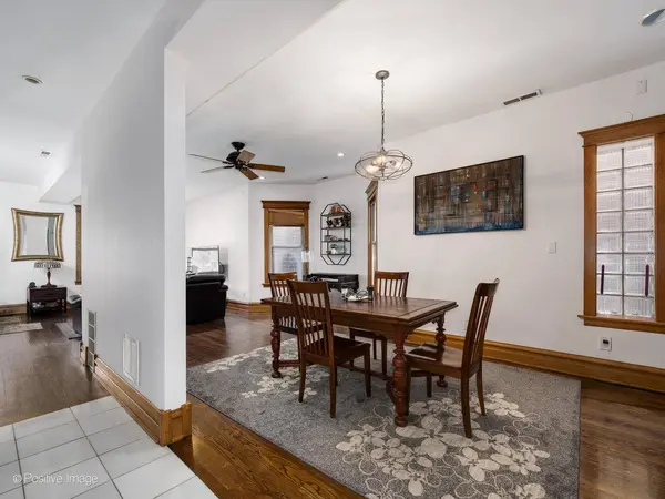 3723 N Wolcott AVE, Chicago, IL 60613