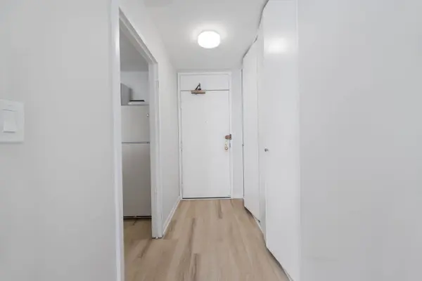 525 W Hawthorne PL #406, Chicago, IL 60657