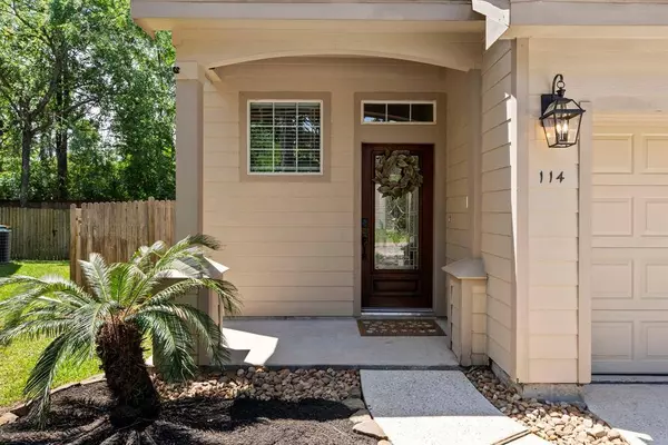 114 W Twinvale LOOP, Conroe, TX 77384