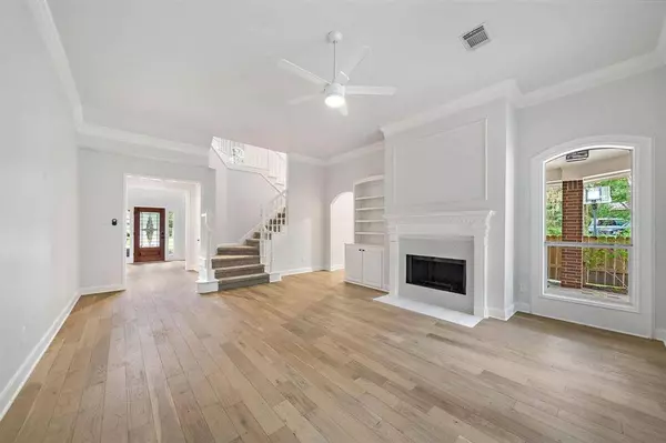 6 Cranberry BND, The Woodlands, TX 77381