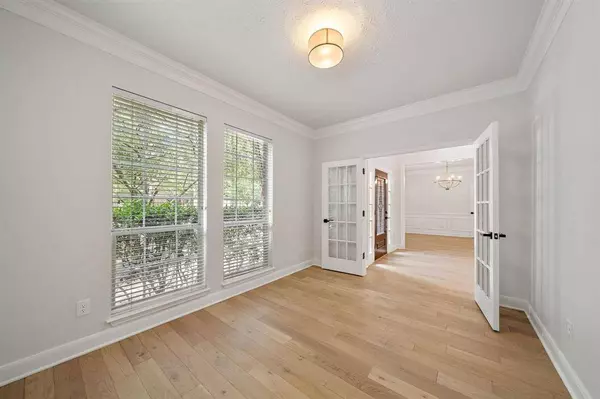 6 Cranberry BND, The Woodlands, TX 77381