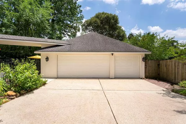 38 Agate Stream PL, The Woodlands, TX 77381