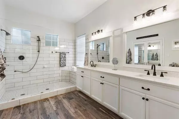 38 Agate Stream PL, The Woodlands, TX 77381