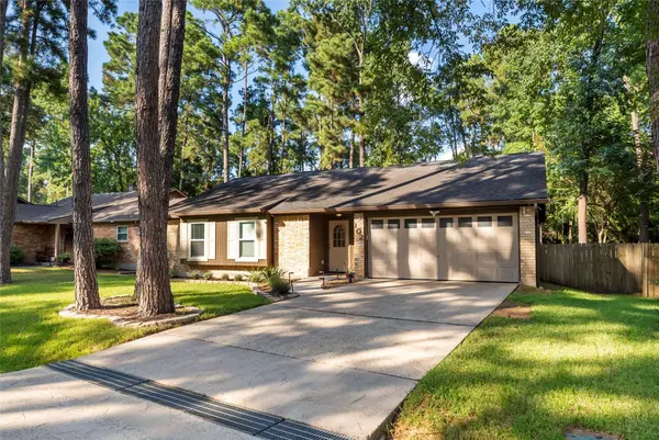 102 N Woodstock Circle DR, The Woodlands, TX 77381