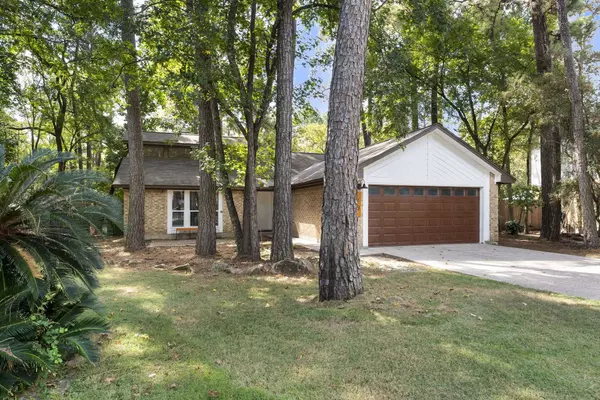 19 Tremont Woods CT, The Woodlands, TX 77381