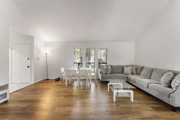 19 Tremont Woods CT, The Woodlands, TX 77381