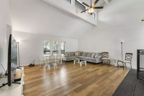 19 Tremont Woods CT, The Woodlands, TX 77381