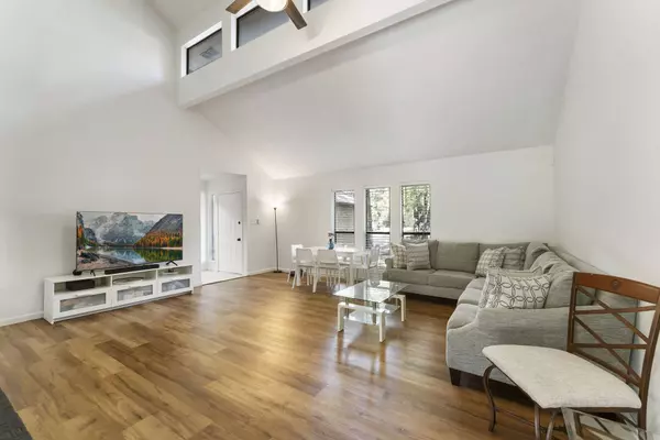 19 Tremont Woods CT, The Woodlands, TX 77381