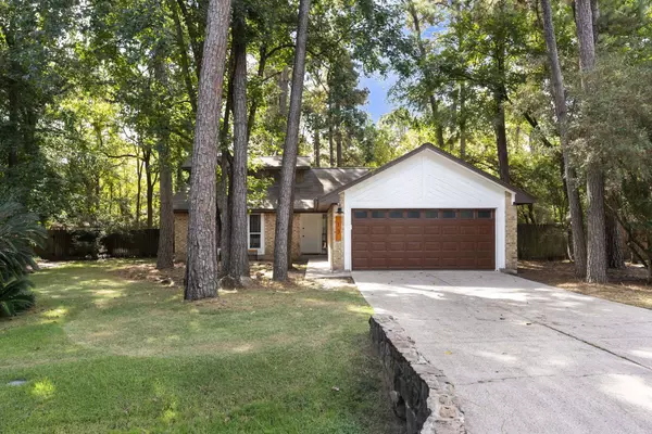 19 Tremont Woods CT, The Woodlands, TX 77381