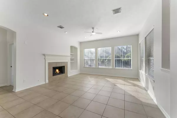 10 Andante Trail PL, Shenandoah, TX 77381