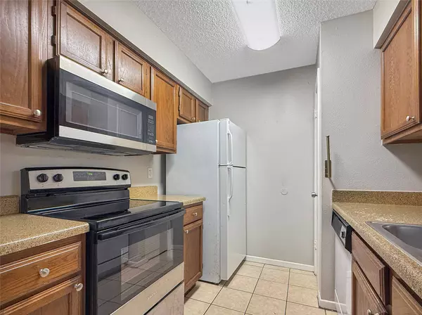 25144 Budde RD #2, Spring, TX 77380