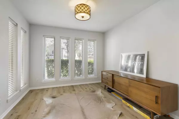 3 Green Blade LN, The Woodlands, TX 77380