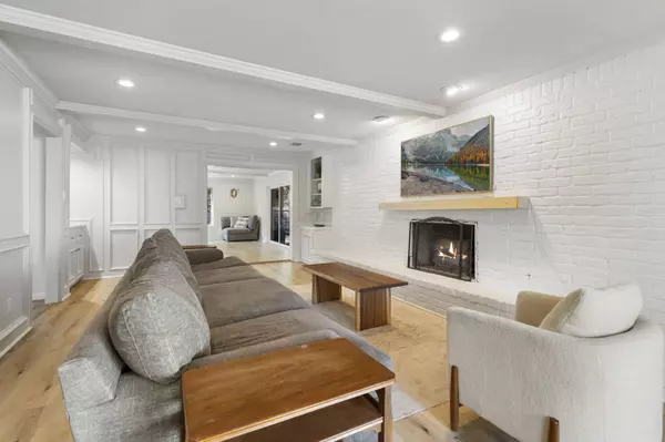 3 Green Blade LN, The Woodlands, TX 77380