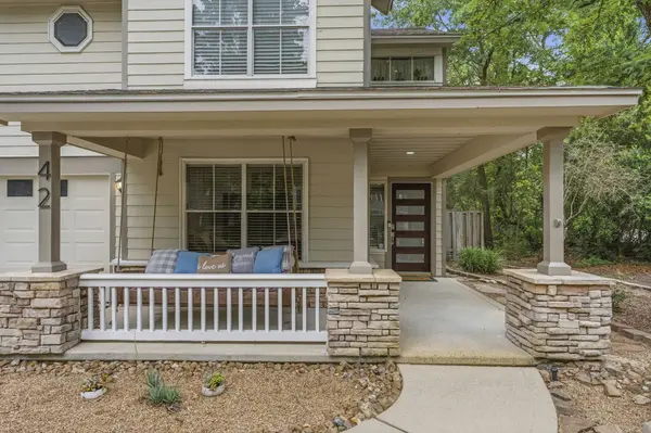 42 W Gaslight PL, The Woodlands, TX 77382