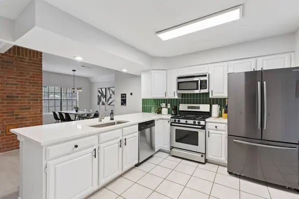 91 N Pathfinders CIR, The Woodlands, TX 77381