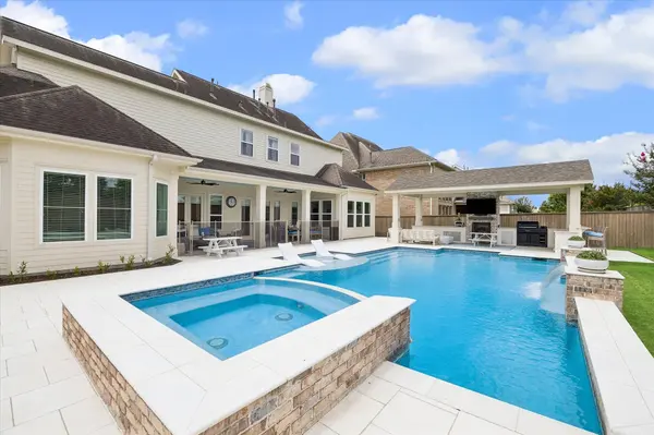 2327 Bottlebrush LN, Conroe, TX 77384